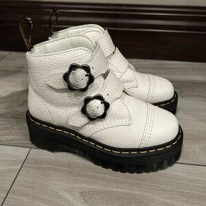 Doc Martens boots White flower buckle size US5
